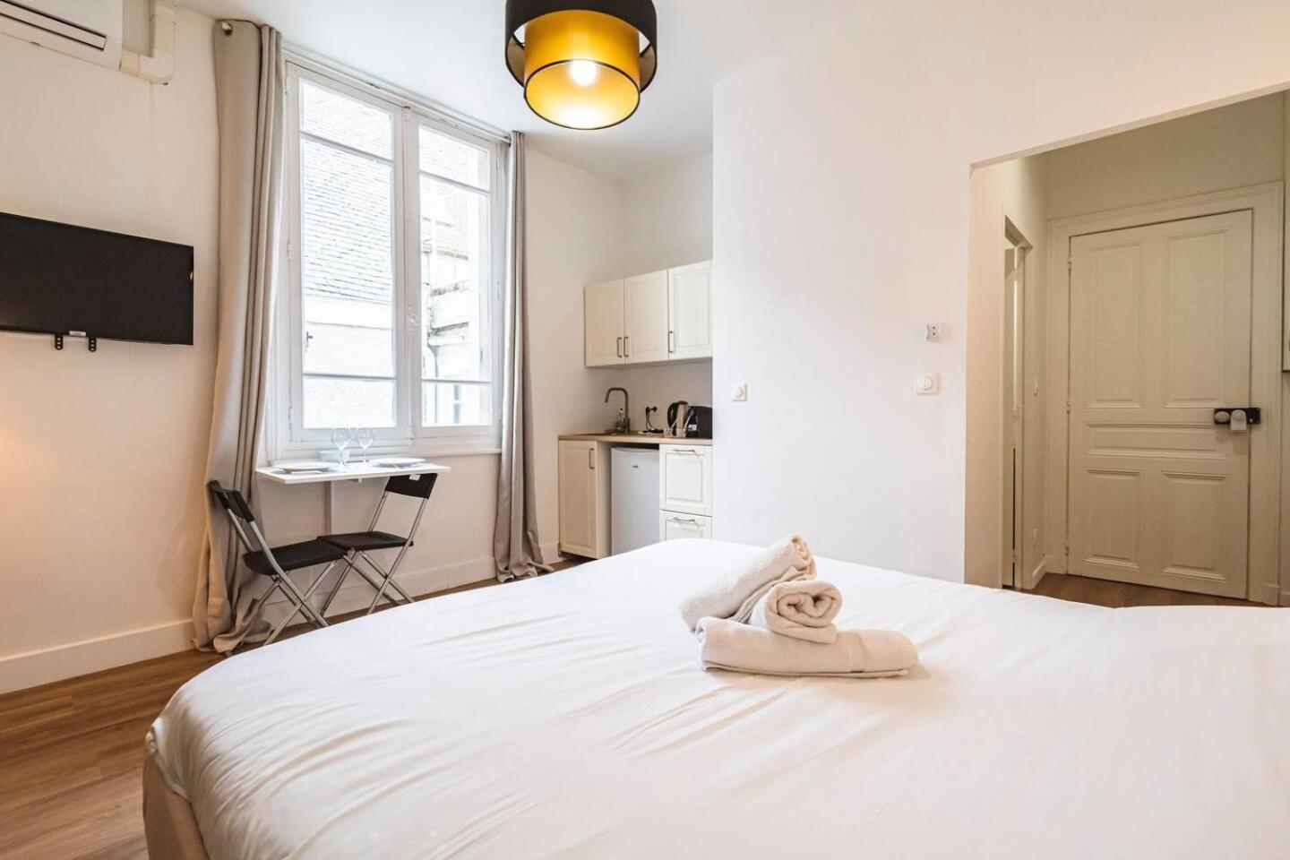 Pink, Appartement En Plein Coeur De Реймс Экстерьер фото